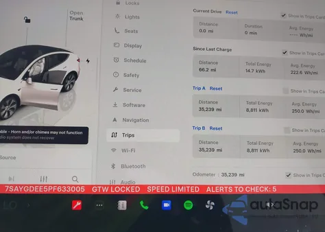 2023 Tesla Model Y Awd/Long Range Dual Motor All-Wheel Drive z USA, uszkodzony, nr VIN 7SAYGDEE5PF633005